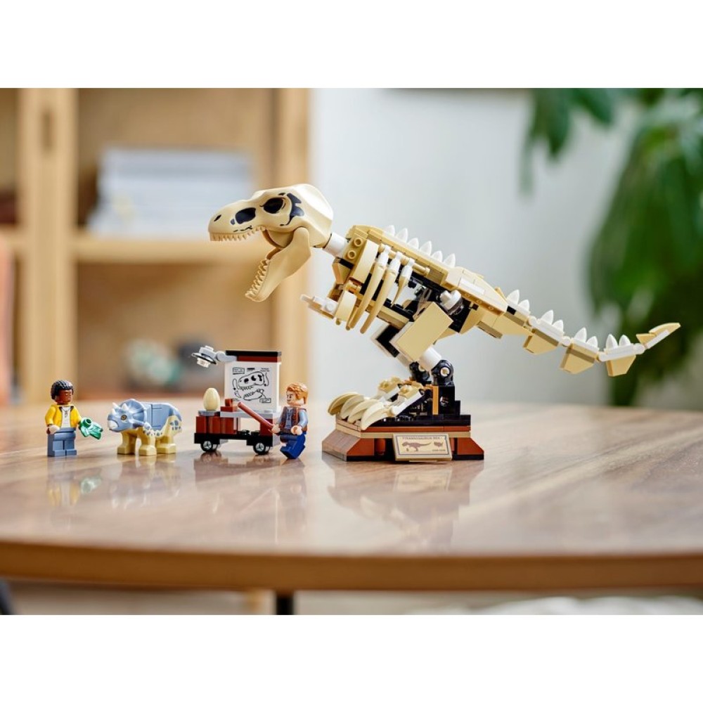 Конструктор LEGO Jurassic World Скелет тираннозавра на выставке 76940