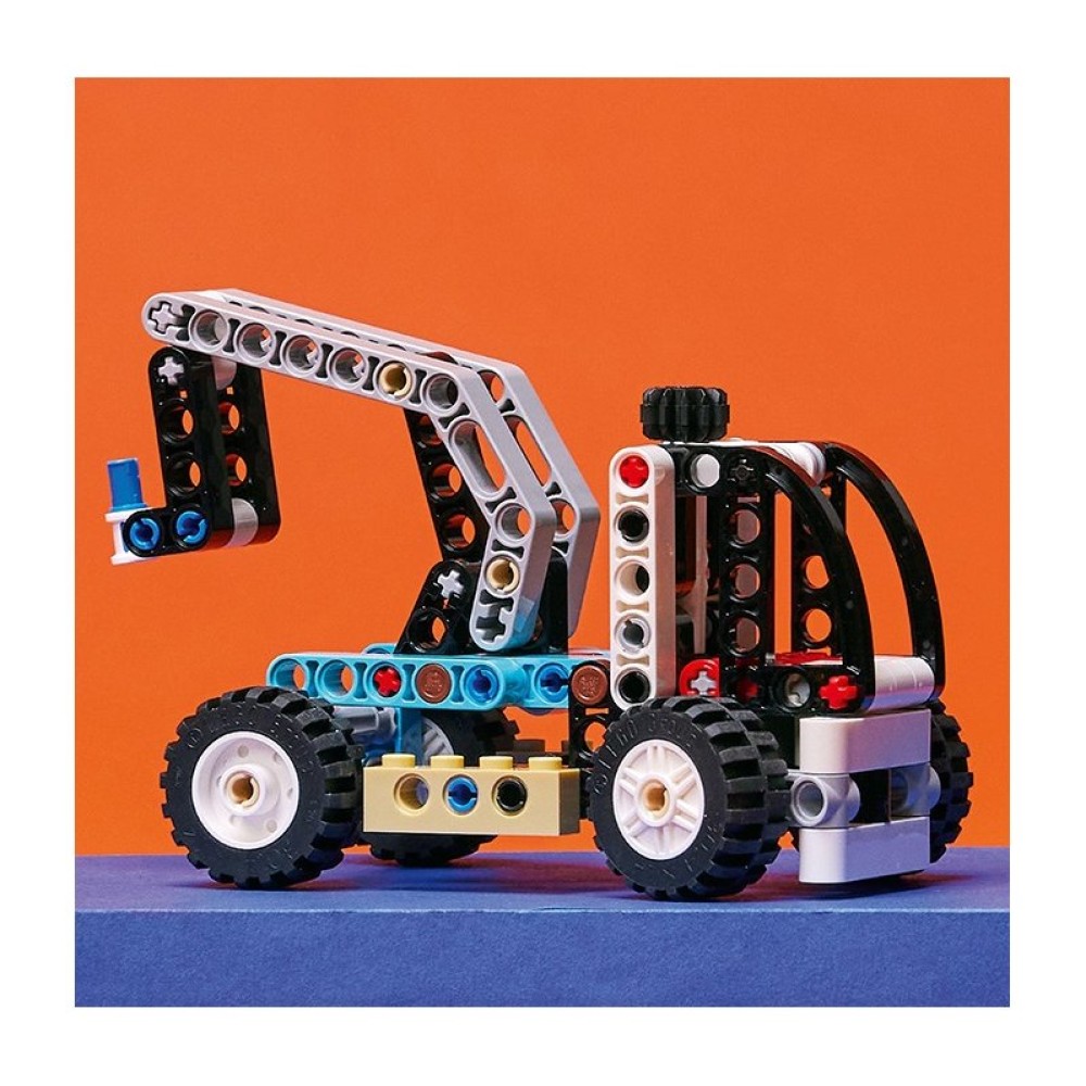 Конструктор LEGO Technic™ Телескопический погрузчик (42133)